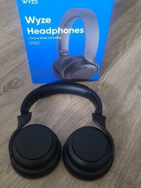 Wyze Black Wireless Noise-Cancelling Over-Ear Headphones